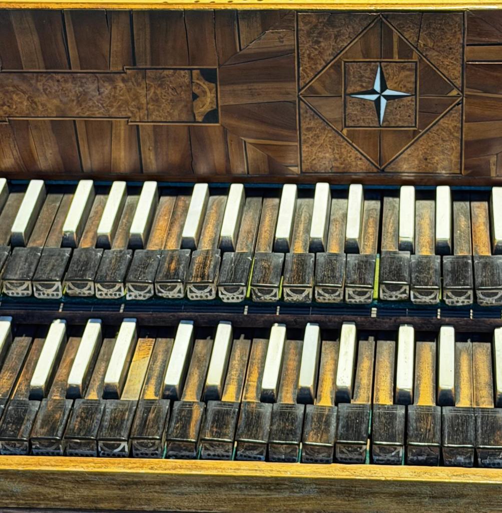 Attributed to the workshop of Johann Heinrich Harrass (1665–1714), circa 1700, Berlin Cembalo (two‑manual cembalo with 16′, 8′ and 4′ registers, inventory no. 316, Musikinstrumenten‑Museum, Staatliches Institut für Musikforschung, Berlin
