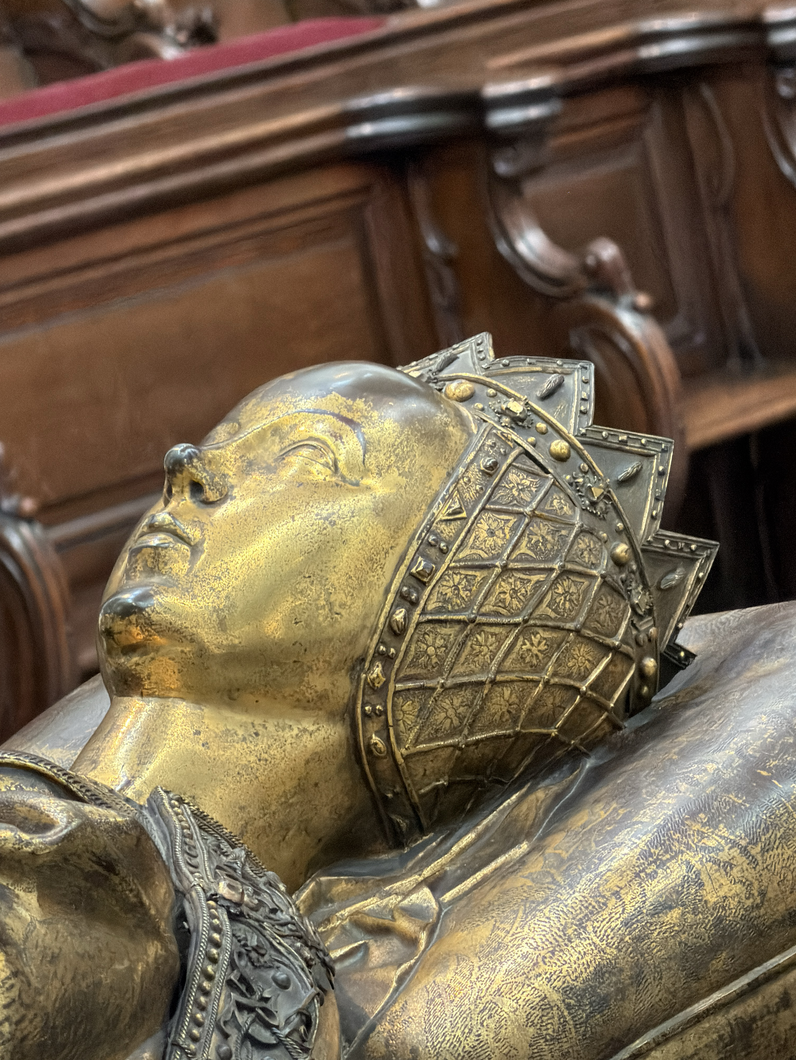 Renier van Thienen (active c.1470–1495), Jan Borman II (c.1460–1520), Pieter de Backere (active late fifteenth century) and Jehan Hervy (active late fifteenth century), Tomb of Mary of Burgundy, c.1488–1502, Brass, copper, bronze and enamel effigy on black stone sarcophagus, 260 × 135 × 135 cm, Church of Our Lady, Bruges Renier van Thienen (active c.1470–1495), Jan Borman II (c.1460–1520), Pieter de Backere (active late fifteenth century) and Jehan Hervy (active late fifteenth century), Tomb of Mary of Burgundy, c.1488–1502, Brass, copper, bronze and enamel effigy on black stone sarcophagus, 260 × 135 × 135 cm, Church of Our Lady, Bruges